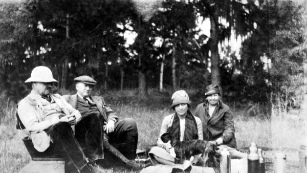 Lunch break during a quail hunt - Leon County, Florida