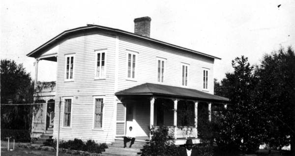 Viller Wabjen on porch of Live Oak Plantation house - Leon County, Florida