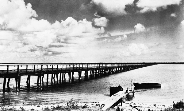 Highway bridge across Lake Harris - Howey-in-the-Hills, Florida