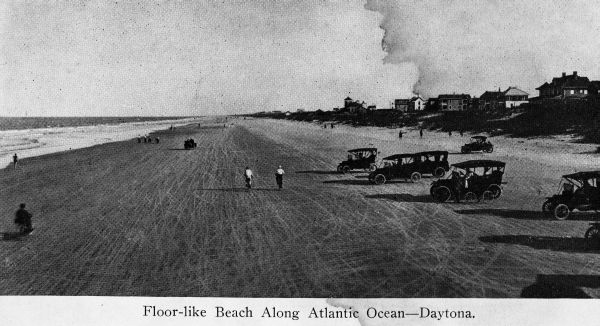 Floor-like beach along Atlantic Ocean - Daytona Beach