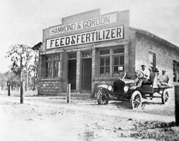 Hammond and Gordon Feed and Fertilizer - Fruitland Park, Florida
