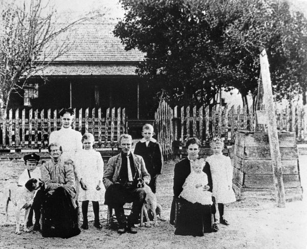 George Washington Kelley family outside their home - Hopewell, Florida