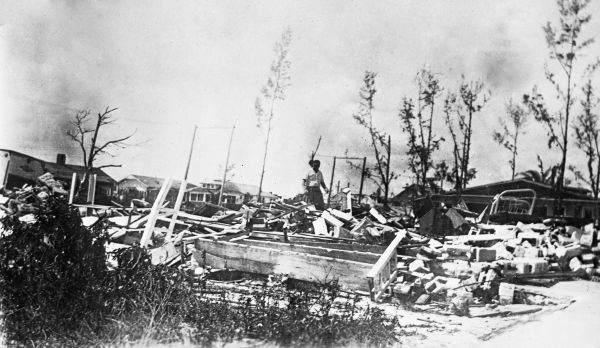 Remains of two story concrete block building after the 1926 hurricane - Lake Worth (Fla.)