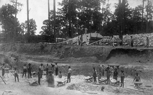 Mining phosphate at Dunnellon - Florida