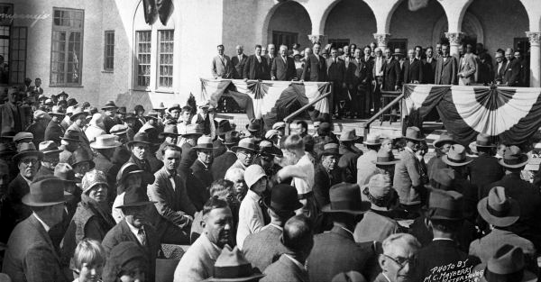 Crowd gathered for the official opening of the Southern Sugar Company's new sugar mill