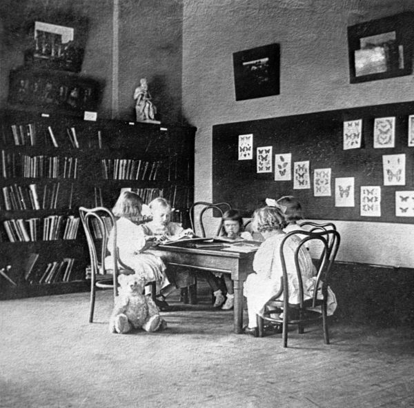 Children reading in the Jacksonville Public Library.