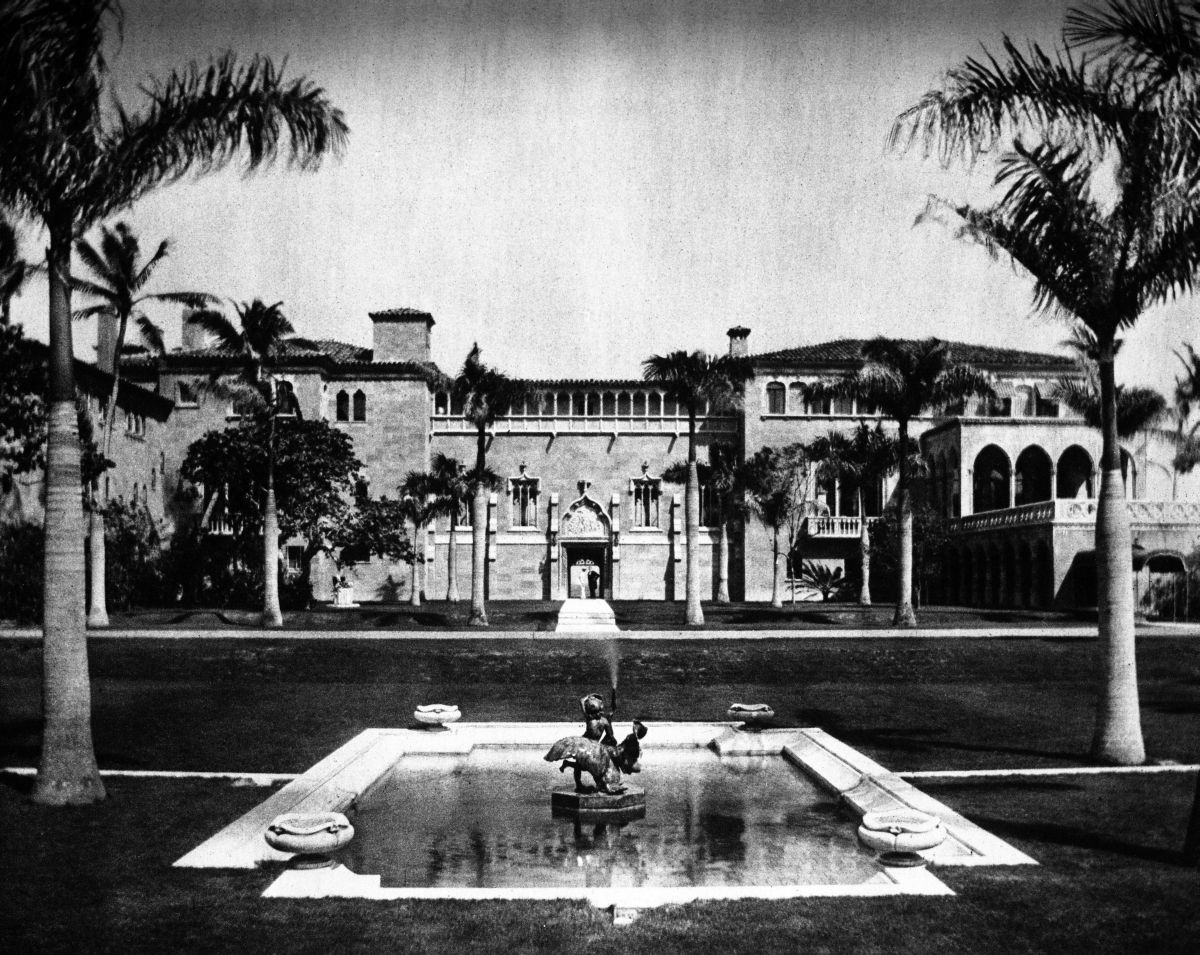 Garden view of Playa Riente - Palm Beach, Florida.