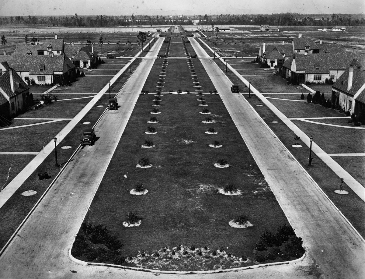 View of a main street in Penney Farms' residential section (circa 1920s).