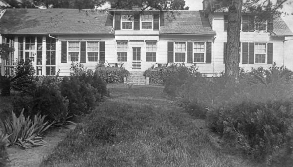 Front of main house at the Welaunee Plantation