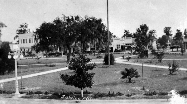 Florida Memory • Circle Park - Sebring, Florida.