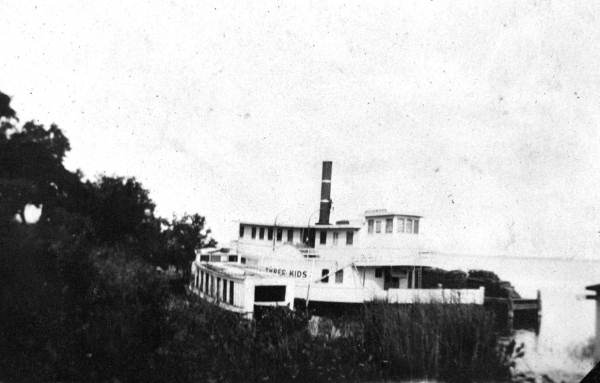 Steamboat "Three Kids" at the docks
