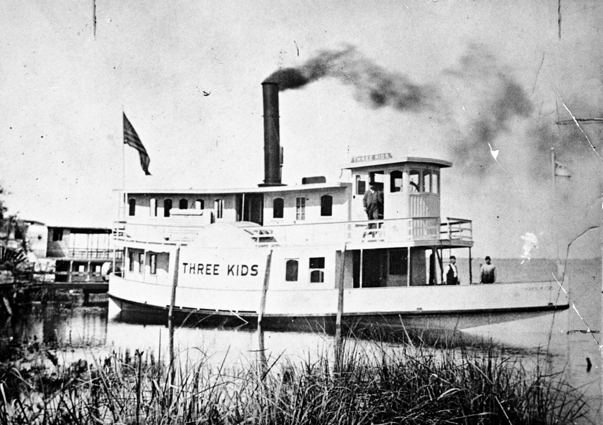 Steamboat "Three Kids" at the docks