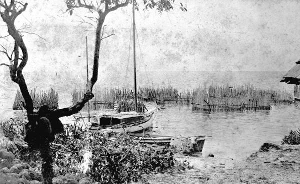 Sponges, boat and kraals at Baillie's Bluff - Tarpon Springs, Florida