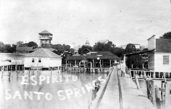Walking on the docks at Espiritu Santo Springs - Safety Harbor, Florida.