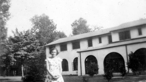 Lillian Gaines outside the Wakulla Springs Lodge.