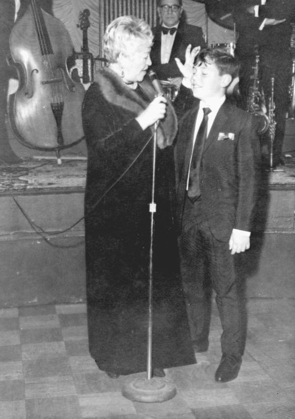 Singer/comedienne Belle Barth with Neisen Orrin Kasdin.