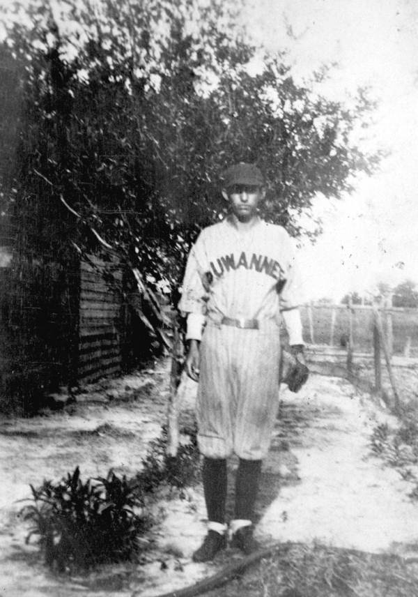 Loring Peeples in his Suwannee High School baseball uniform