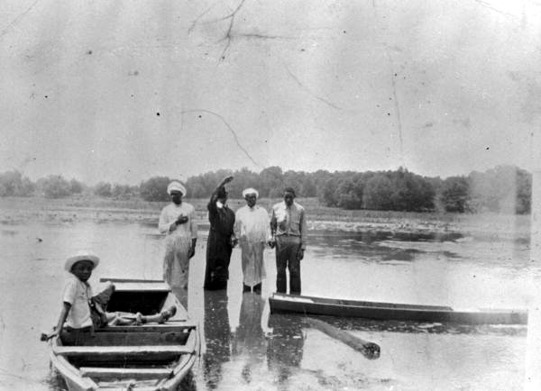 Reverend T.S. Lofton baptizing converts in Buck Lake - Leon County, FloridaTallahassee, Florida