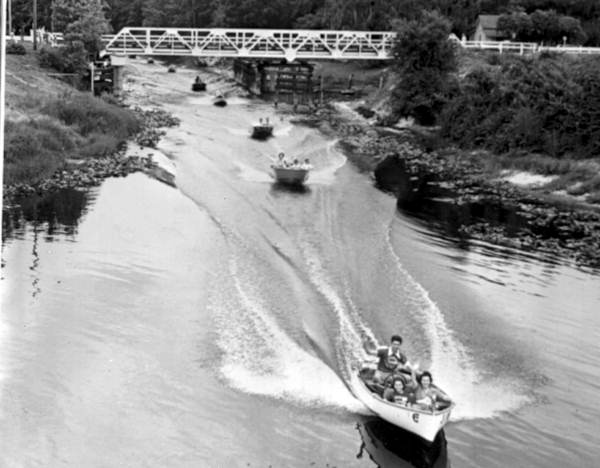 Jacksonville Outboard Motorboat Club cruise on the Ocklawaha River.