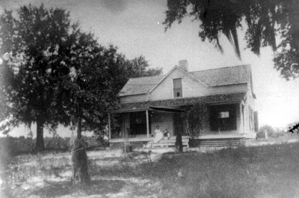 Front view of Bonnie Mount - Melrose, Florida.