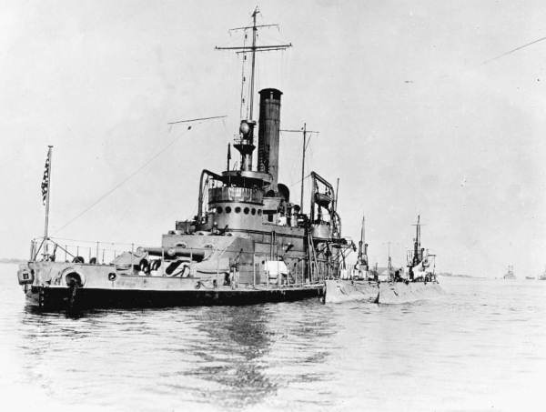 U.S.S. Tallahassee with submarines K-6 and K-5 alongside - Hampton Roads, Virginia