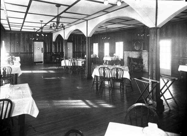 Interior view of Allapatchee Lodge showing the dining room - Punta Gorda, Florida