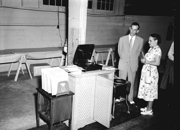 Demonstration of Columbia's new 33-1/3 LP records
