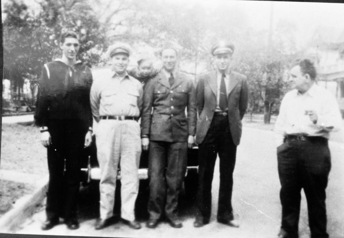 Soldiers on leave with friends - Jacksonville, Florida