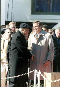 Rev. Billy Graham congratulates Jeb Bush at inauguration (1999)