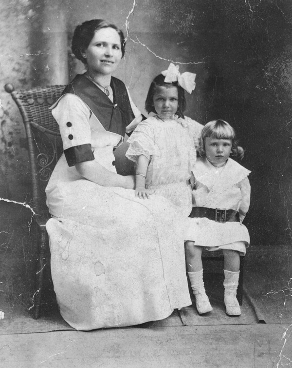 Sarah, Mamie and Harry Snyder