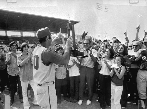 Baseball coach Skip Bertman and a cheering crowd.