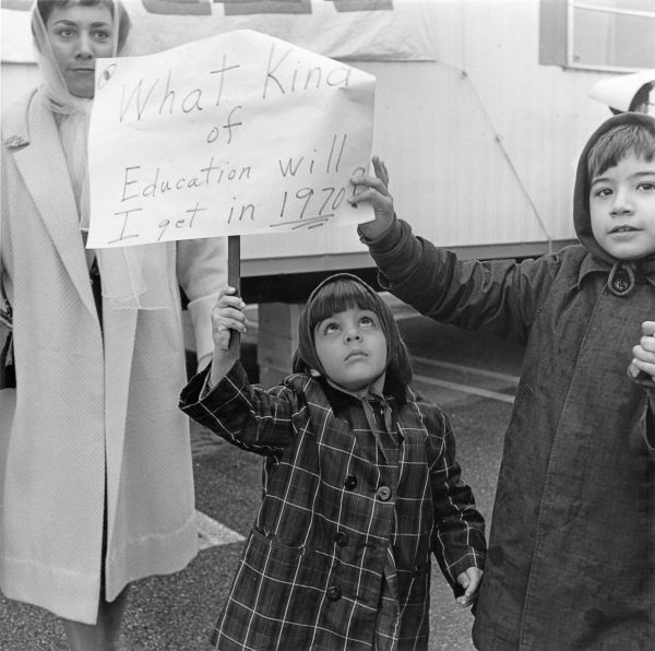 Child holding sign to greet the Governor in Tampa.