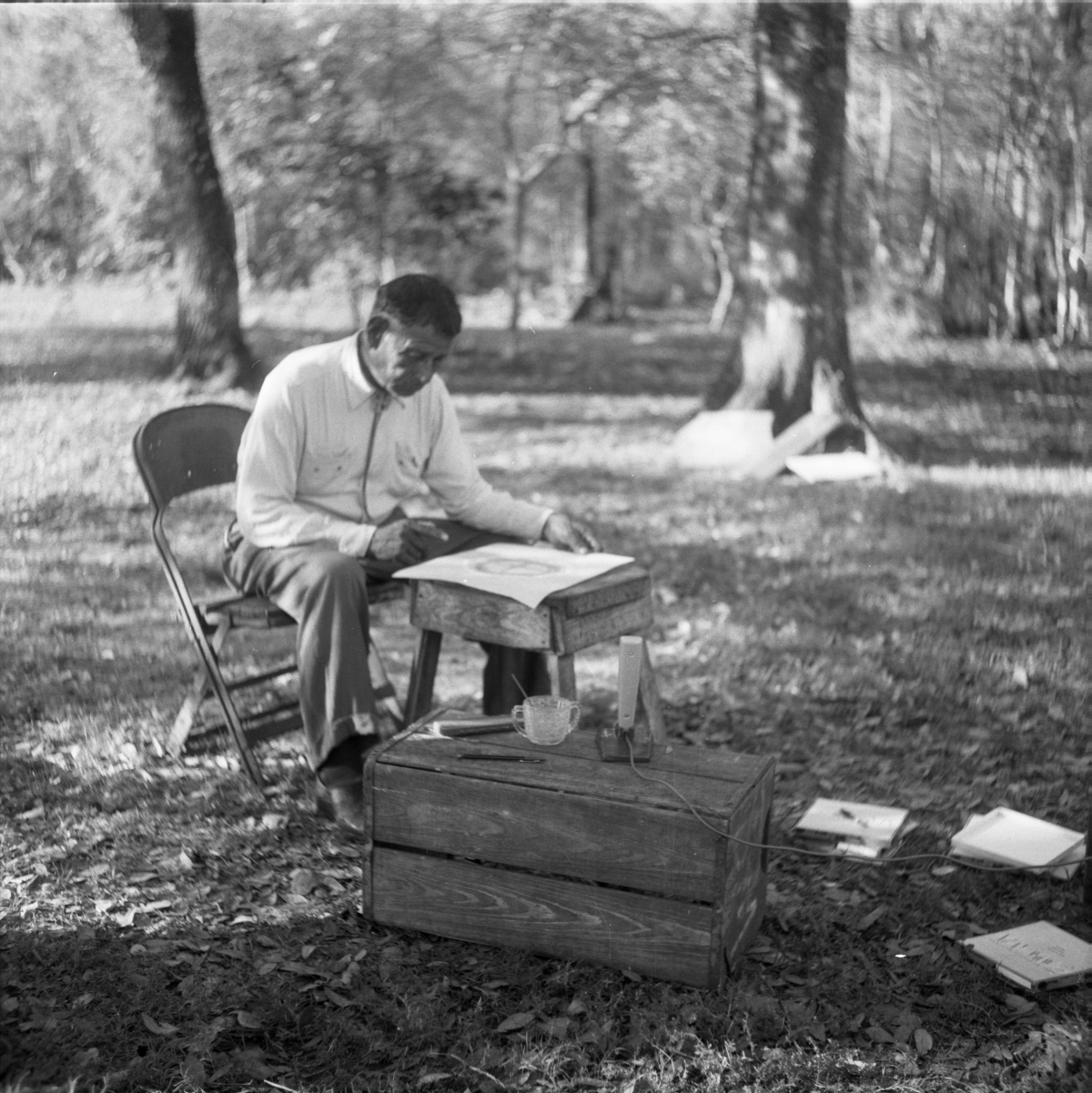 Seminole Indian Josie Billie sitting in chair looking at a Wheel of Life