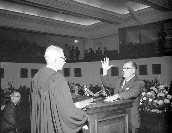 Florida Supreme Court Justice Thornal swearing in the Senate Sergeant-at-Arms