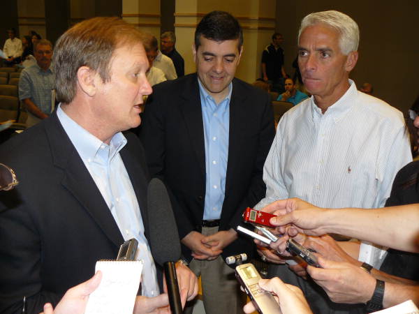 State Senate budget chairman JD Alexander, R-Lake Wales, discussing state budget issues with Governor Charlie Crist.