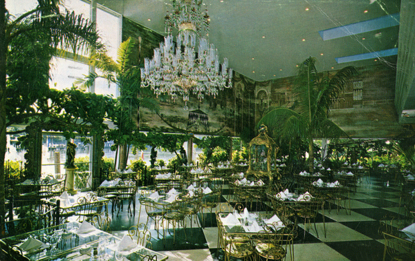Interior view of Creighton's Restaurant in Ft. Lauderdale.
