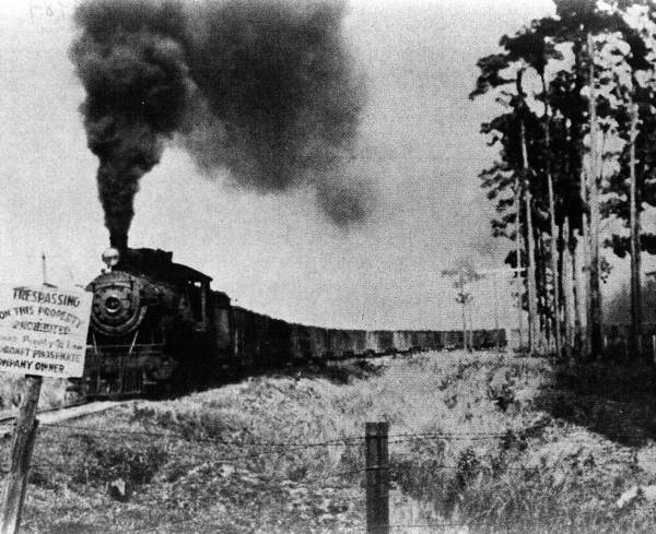 Phosphate train leaving mines