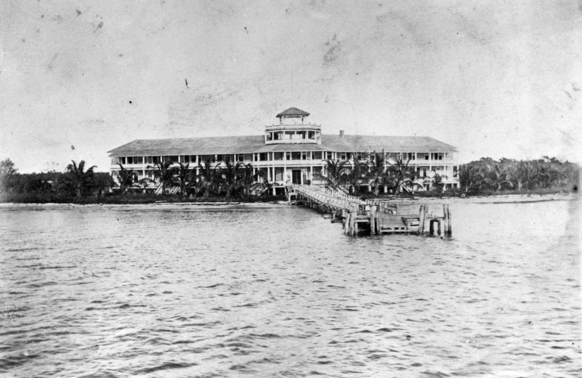 Shultz Hotel in Punta Rassa.
