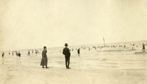 Tin Can Tourists on the beach at Miami, Florida.