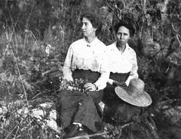 Mrs. Charles O'Bannon and Mrs. Mayone Clay - Alva, Florida