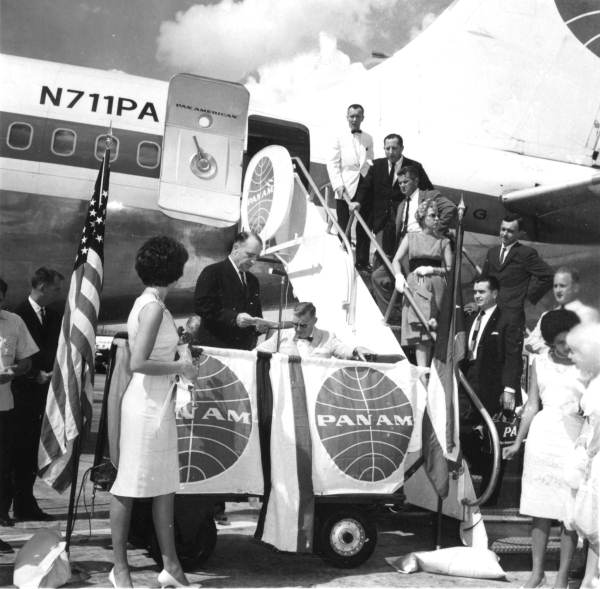 Division Manager William F. Raven inaugurates the new Mid-Atlantic route