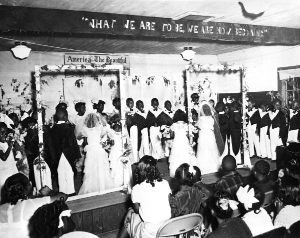Elementary school presentation of Tom Thumbs wedding - Jacksonville, Florida.