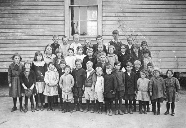 Blountstown school house with students