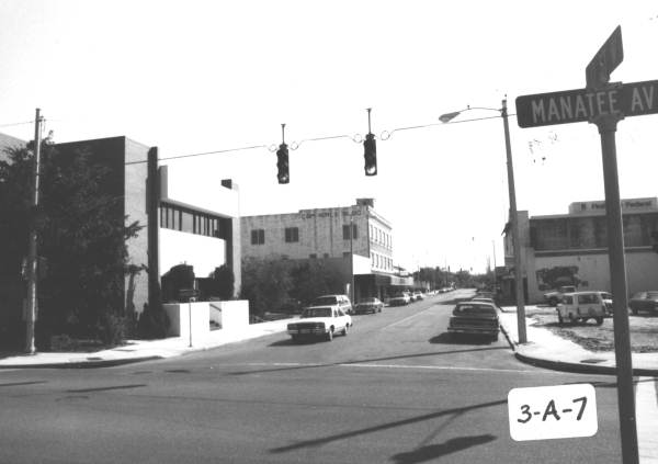 Intersection of Manatee Ave. and W. 13th Street in Bradenton
