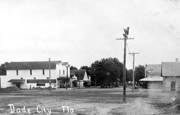 Street Scene - Dade City, Florida
