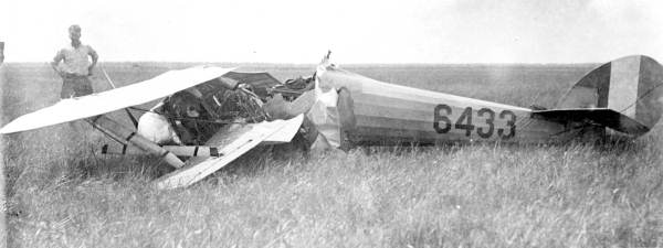 Lieutenant Grey and his crashed airplane near Arcadia - De Soto County, Florida