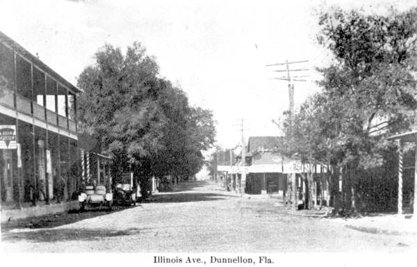Illinois Avenue - Dunnellon, Florida.