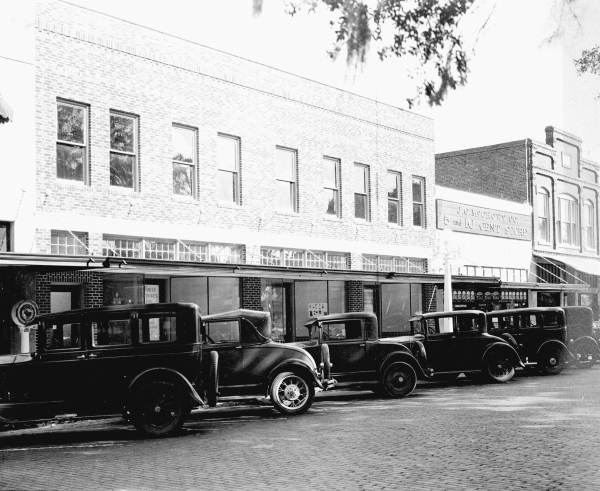 Street scene : Gainesville, Florida.