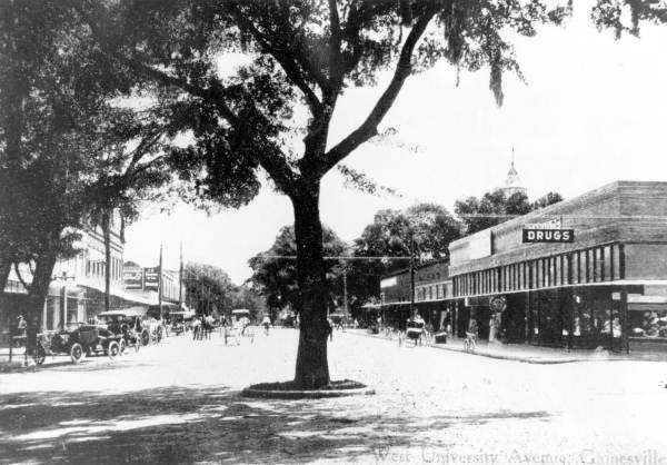 West University Avenue : Gainesville, Florida.