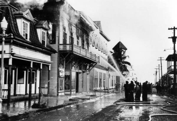Fire on Duval Street : Key West, Florida.